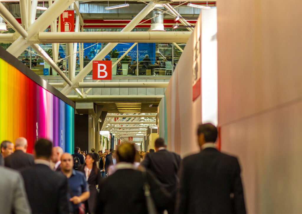Corridor with people at Cersaie Bologna