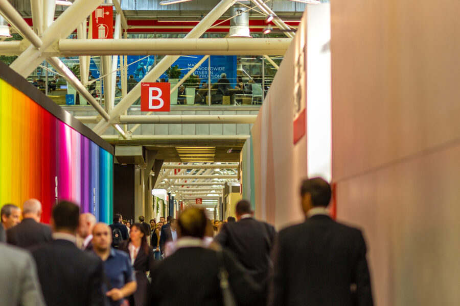 Corridor with people at Cersaie Bologna